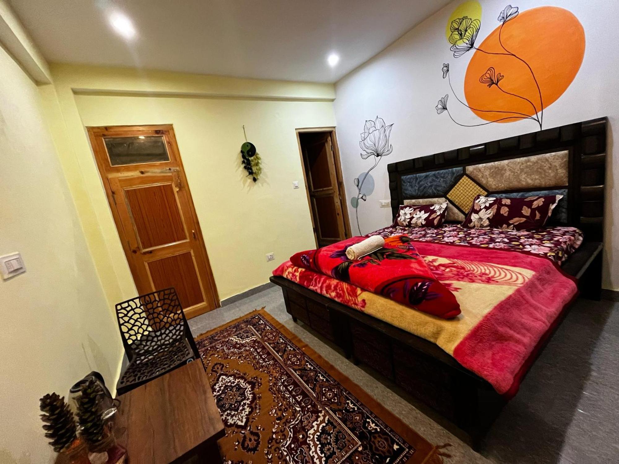 Karma Guest House And Cafe Kalgha Buitenkant foto