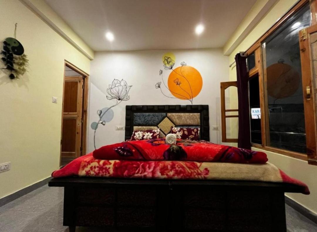 Karma Guest House And Cafe Kalgha Kamer foto