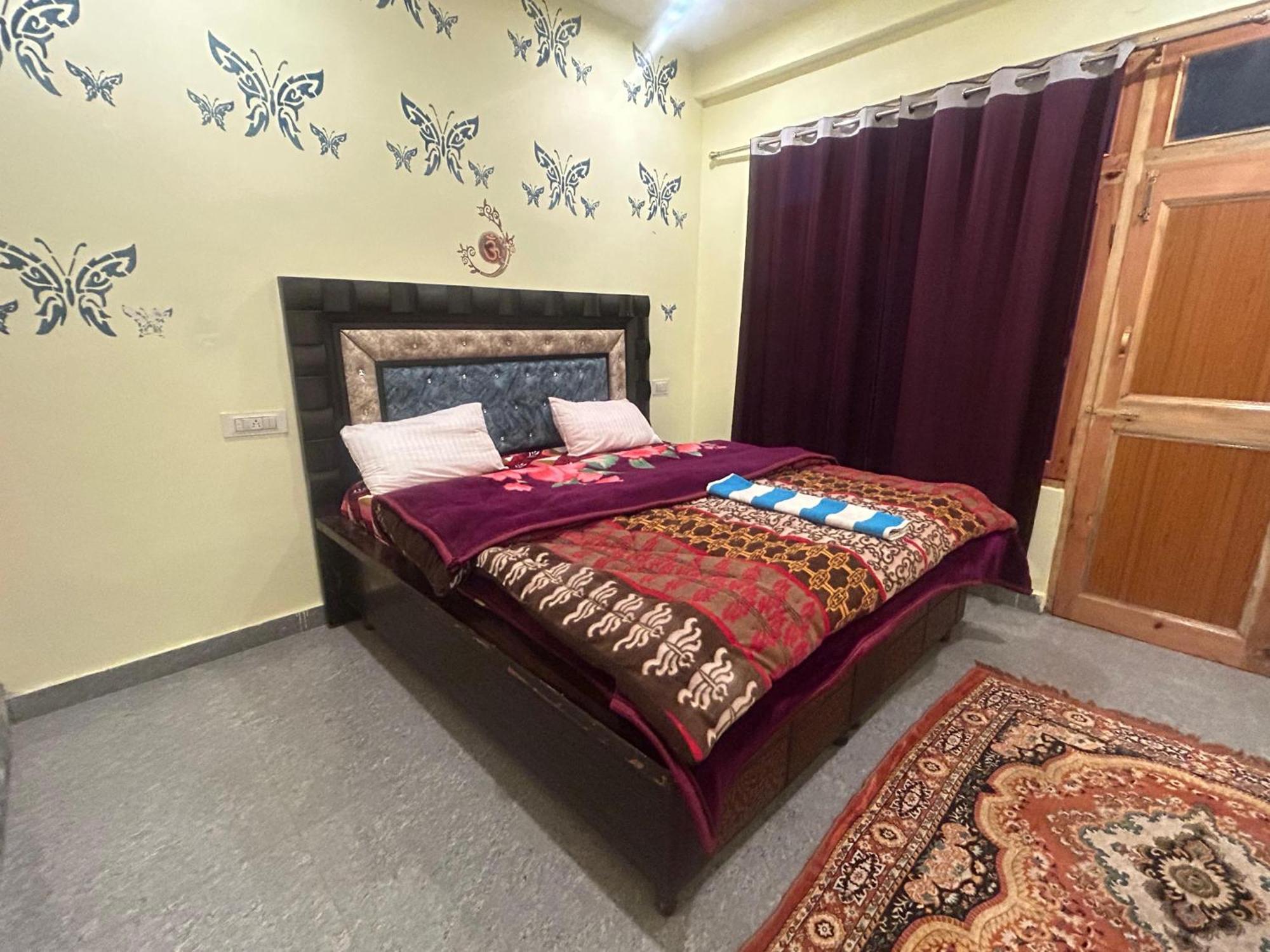 Karma Guest House And Cafe Kalgha Kamer foto